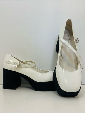 🖤 Classic Mary Jane Platform Pumps in White and Black